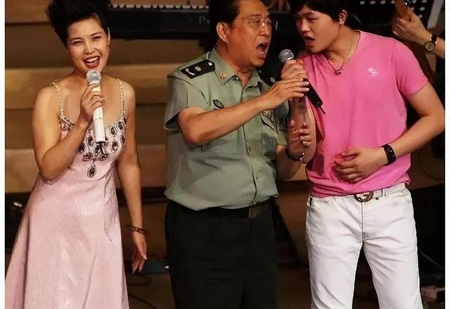 李双江每月养老金高达3万，梦鸽李天一连夜转移资产，在美国定居