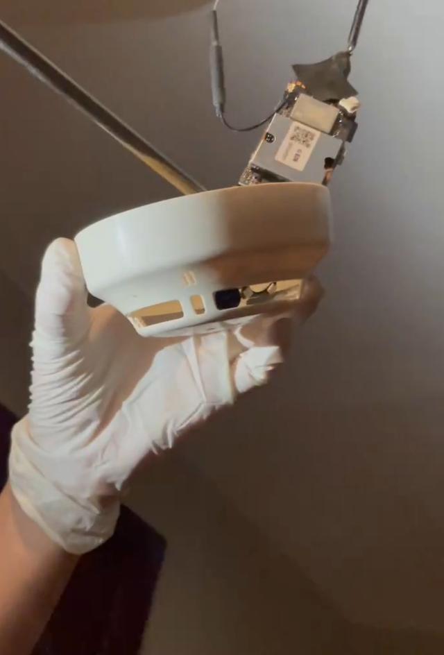 被认定为“刺头”，针孔摄像监视业主？5人被拘→