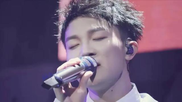 周深:从好声音遗珠到国际歌者的华丽转身