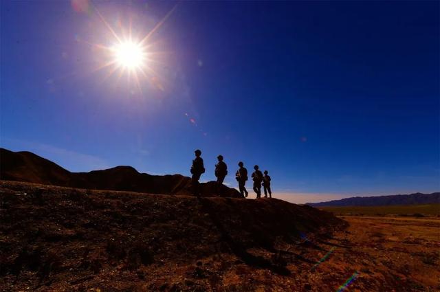 【起床号】4月15日，早安！歌曲《万疆》