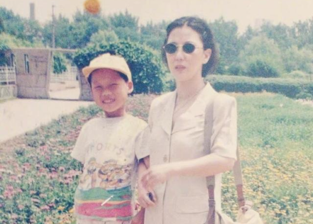 刘维宣布暂退娱乐圈，母亲癌症复发病情危险，圈内好友施以援手