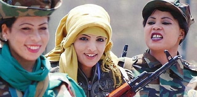 独裁42年得罪五常,中东疯狗卡扎菲,是利比亚救星又死于人民之手