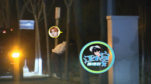 鹿晗身体不适在路边吐了,鹿哥要注意身体,按时吃饭啊