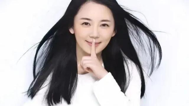 魏新雨 :一个集美丽与才华于一身的女人 她的歌声是不是超级迷人呀