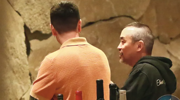 王阳明蔡诗芸婚变后街头拥吻，激情过后各回各家，仍是分居状态