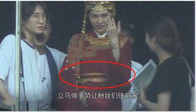 唐嫣到底怀没怀？近照曝光肚子大到遮不住，一个细节有疑点