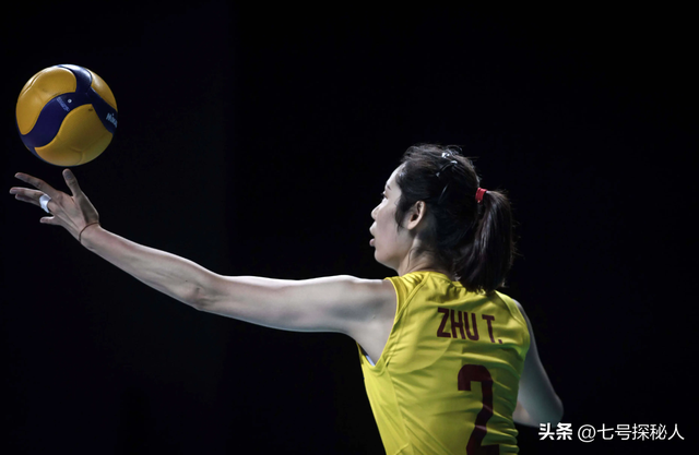 农村女孩到世界冠军，身高1米98的朱婷，爱情毫无进展