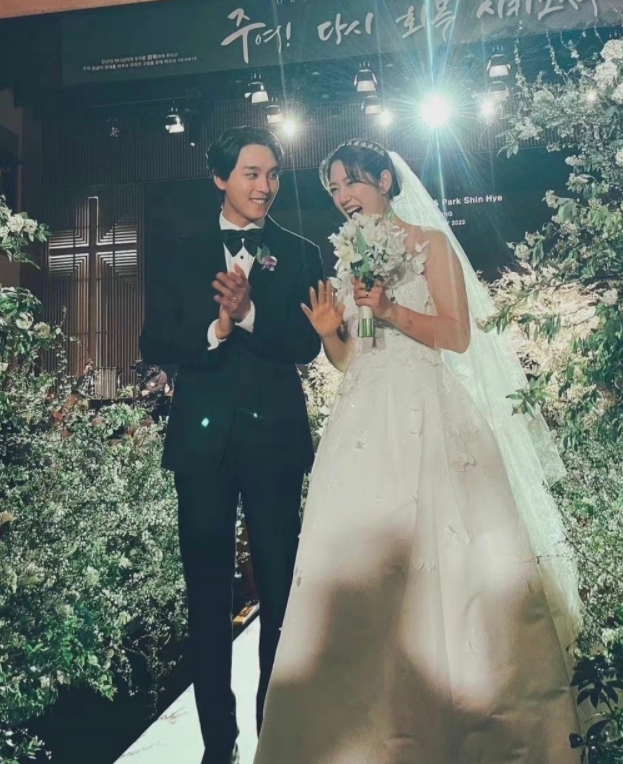 朴信惠婚礼变《继承者们》番外，李敏镐击碎绯闻，却成苦情男主角