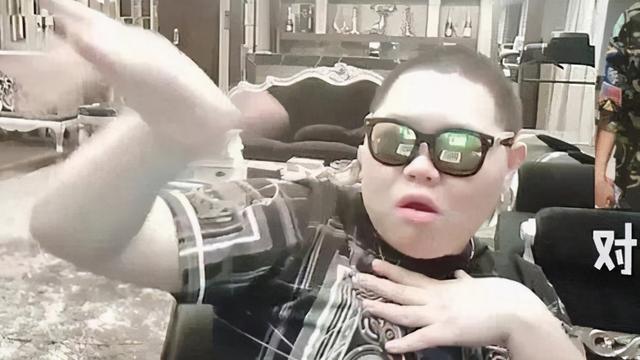 曾经的上单霸主，如今的直播骚猪，PDD精彩的职业生涯