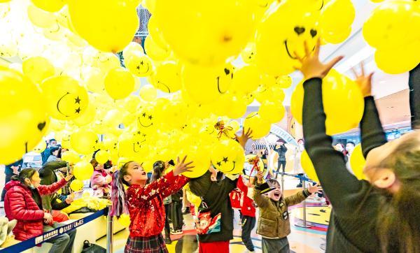 这个冬天,记得微笑!风靡全球的超级品牌“黄色笑脸”空降上海本土社区