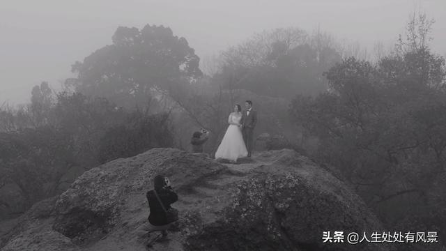 「电影」疏离式的崩塌美学：《她房间里的云》