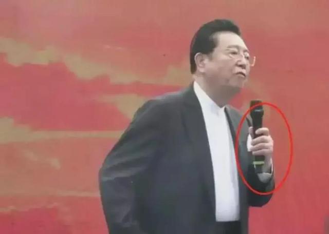 李双江每月养老金高达3万，梦鸽李天一连夜转移资产，在美国定居