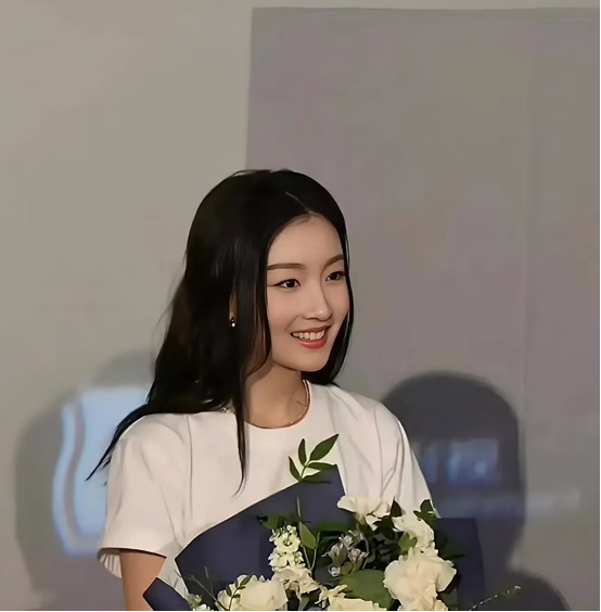 没滤镜真可怕，刘亦菲牙凸嘴大，汤唯皱纹堆积，吕燕满脸雀斑