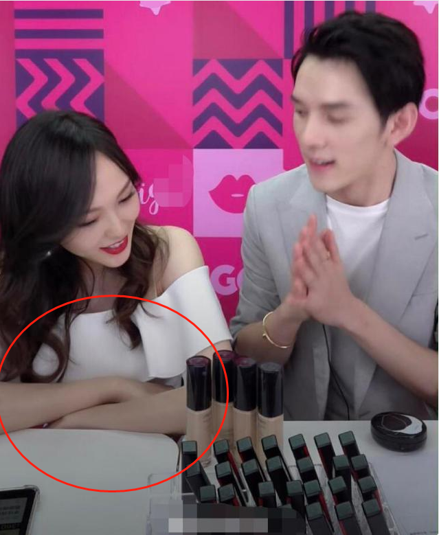 唐嫣到底怀没怀？近照曝光肚子大到遮不住，一个细节有疑点