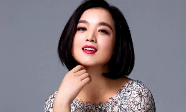 歌手白雪:中年离异后,二婚再嫁小8岁老公,现状打了多少人的脸