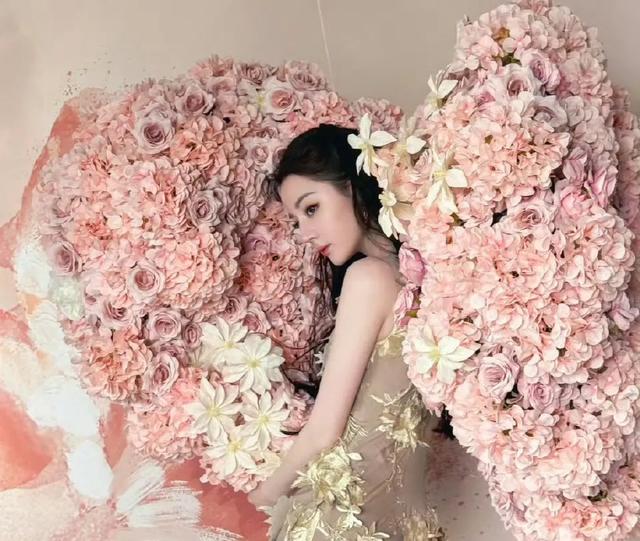 迪丽热巴直播惊艳全网，你准备好被“神女”颜值暴击了吗？