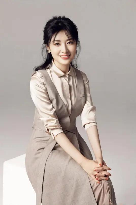 盘点中国十大最著名女主持人，周涛排名第二