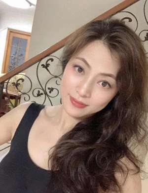 爱上隔壁女主播(20岁小伙爱上40岁邻居阿姨，从此无法自拔)