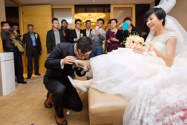 嫁给河北台男主播  湖北台女主播的伴娘团里竟有个男人！