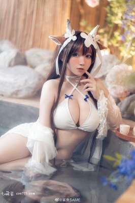 斗鱼女主播写真(斗鱼女主播鲨鱼SAME，碧蓝航线樫野泳装Cos写真图片)