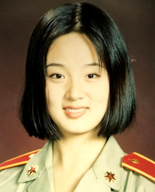 她是知名歌唱家,不惧流言嫁三婚丈夫,三年生一儿一女,如今怎样?