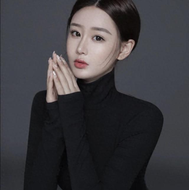 陌陌万能美晗尝试新特效，分身热舞让人大开眼界