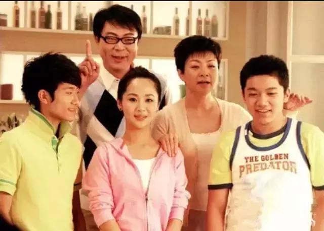 整容成瘾，变脸成习惯，可惜杨紫浪费一手好牌，毁了自己也要毁了