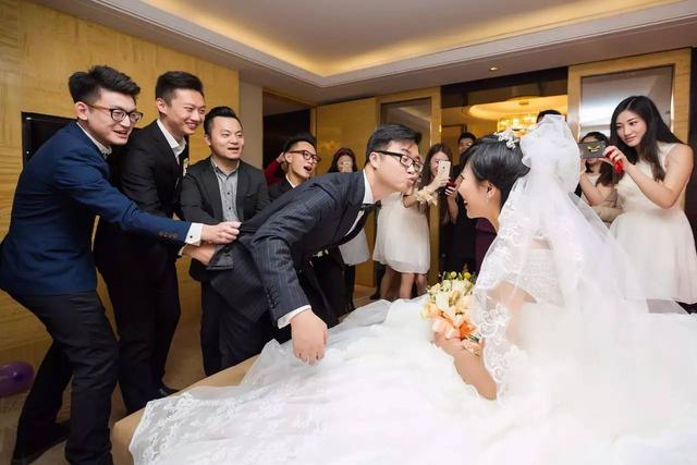 嫁给河北台男主播  湖北台女主播的伴娘团里竟有个男人！