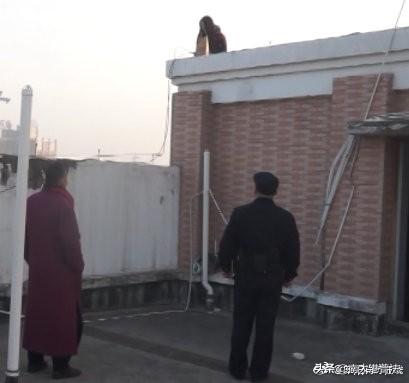 女主播整容失败欲轻生 被消防救下后再次选择跳楼身亡