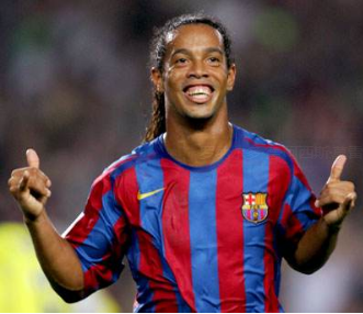 她被称为最性感的体育女主持人,小罗盯着她的胸部看呆!