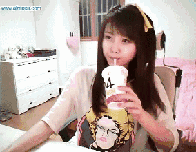 19岁少年，花318万舔到女主播，到底值不值？