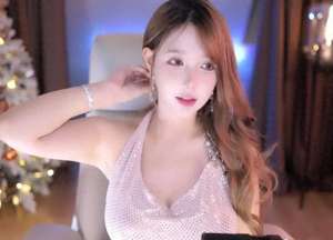 韩国女主播米娜五部(尺度大开女主播米娜直播秀 “女王驾驭术”，网友刷屏直呼起飞)