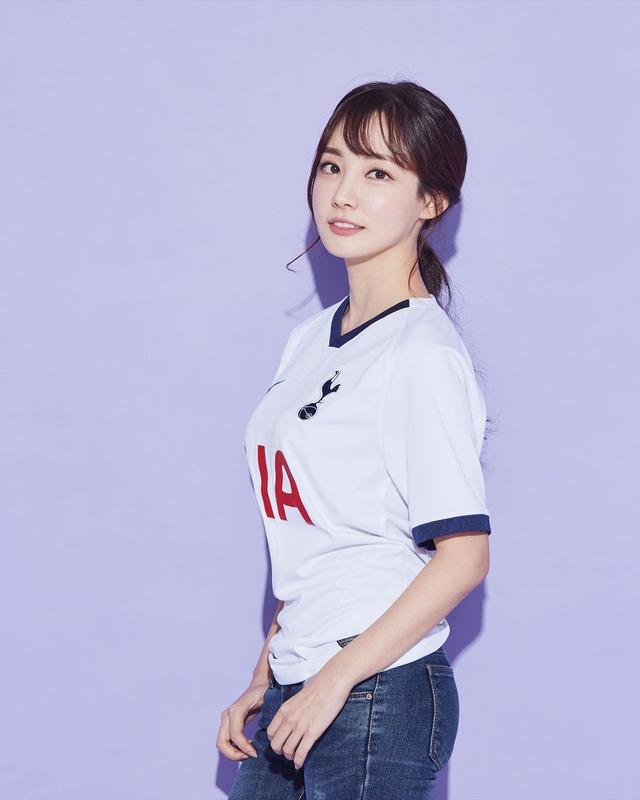 孙兴慜迷妹!韩国女主播颜值身材样样极品