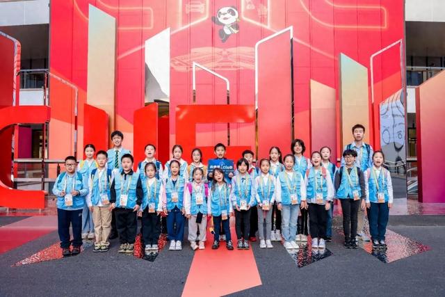 第一财经广播小主播闪耀进博会现场！