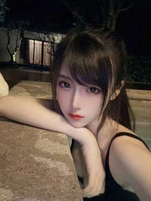 女主播黑色内衣(美女主播腐团儿，黑色比基尼自拍，身材好顶)