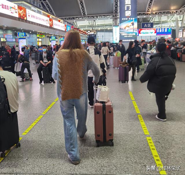 马户力挺某果儿，主持人通话录音造假，李圣老师作品未下架