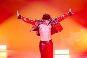 大乳女主播热舞(RAIN高雄热舞大秀胸腹肌瞬间穿衣为具俊晔大Ｓ夫妻默哀十秒)