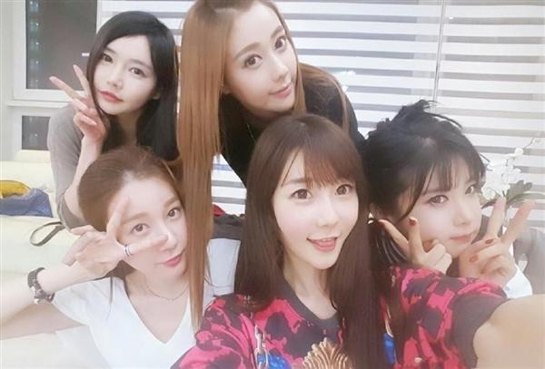 韩国美女主播私密聚会照走红 天王娱乐释放你别样美