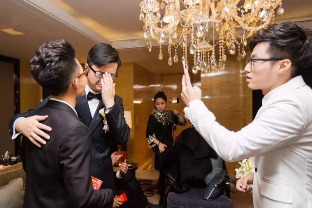 嫁给河北台男主播  湖北台女主播的伴娘团里竟有个男人！