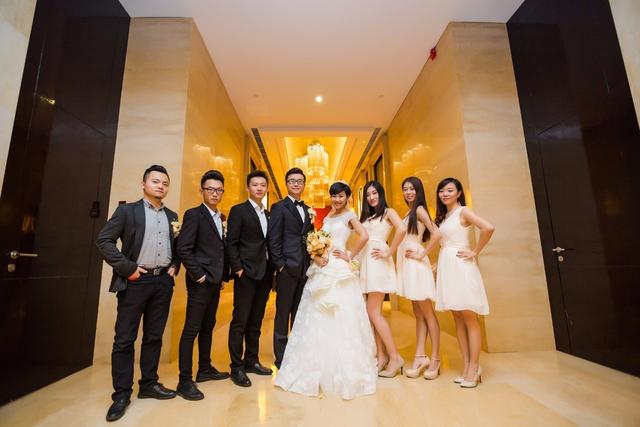 嫁给河北台男主播  湖北台女主播的伴娘团里竟有个男人！