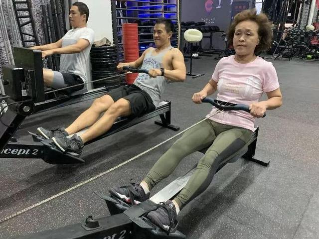 全中国体能最好的奶奶！这些高难动作虐得年轻人找不到北