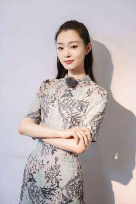 娇媚旗袍美女主播(​宋轶女神风情万种，身穿旗袍娇媚柔情，气质又不失清纯优雅)