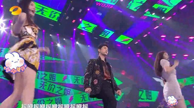 韩国女团舞台被指博眼球,表演服走光露打底裤,镜头专盯裙底拍