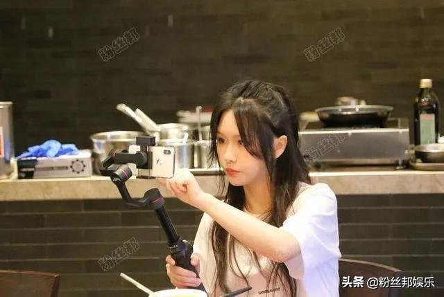 斗鱼“四大歌姬”只剩阿冷，人气落寞已想好退路，不直播也有钱花