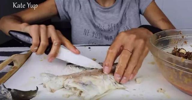 国外知名女主播是被人绑架来赚钱的奴隶？