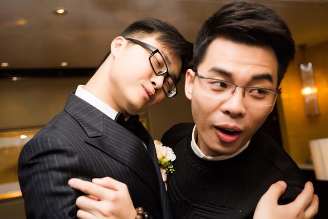 嫁给河北台男主播  湖北台女主播的伴娘团里竟有个男人！