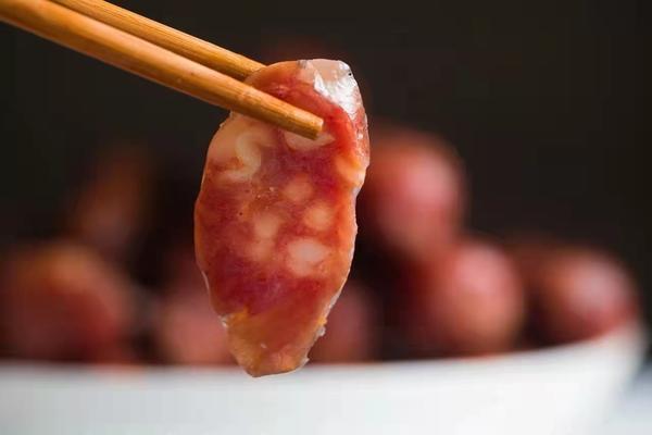 “玫瑰香肠”成爆品，她打破时令食品“快闪”常规，发展成专业品牌门店