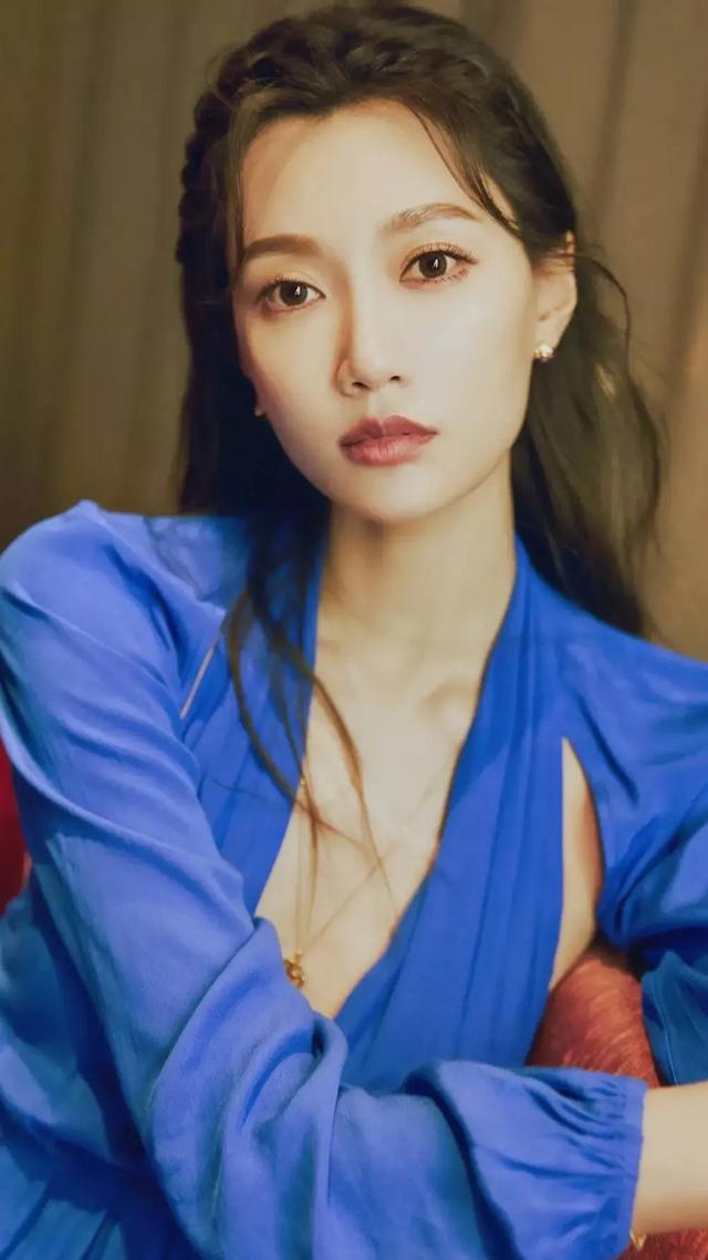 美女主持李斯羽高清壁纸写真，婀娜多姿，仪态万方