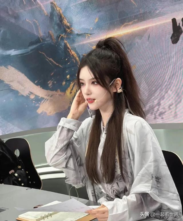 Rita被网友质疑身材不好，晒出照片进行反驳：翘臀36E而已！