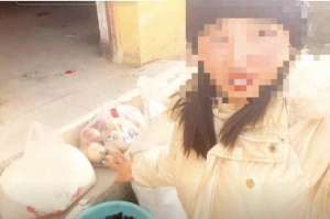 女主播阿里(“不是我的才拿呢”女网红直播这样回应，网友炸锅)